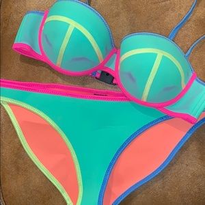 Authentic Triangle Bikini set!!